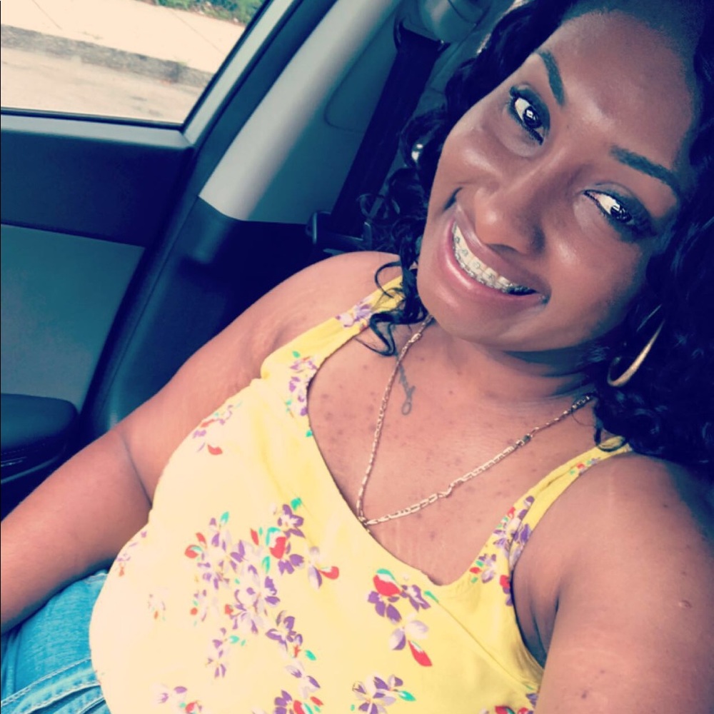 Meet your Posher, Dahlia